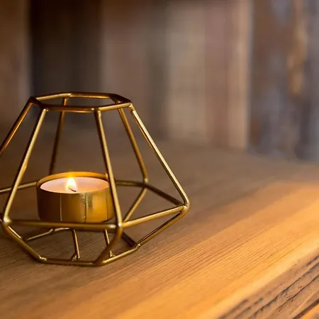 2 Bedroom - Close Lift - R27 *