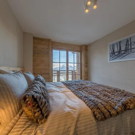 2 Bedroom - Close Lift - R27 Apartment