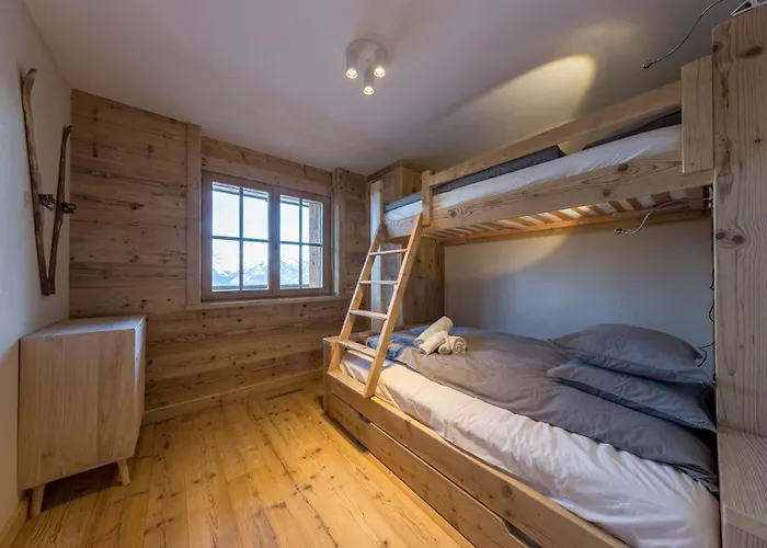 2 Bedroom - Close Lift - R27 *