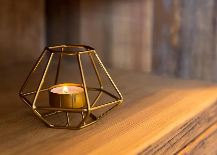 2 Bedroom - Close Lift - R27 *