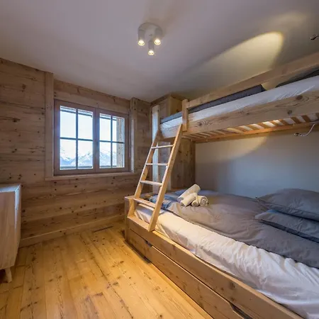 2 Bedroom - Close Lift - R27 *