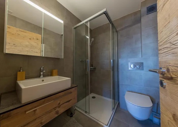 2 Bedroom - Close Lift - R27 아파트 *